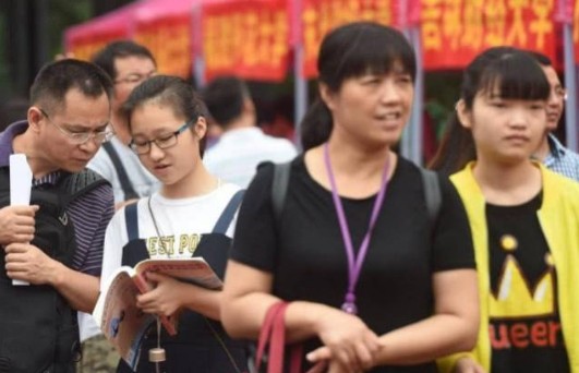 高考的志愿填报需要注意哪些？两类学生要注意避免滑档问题